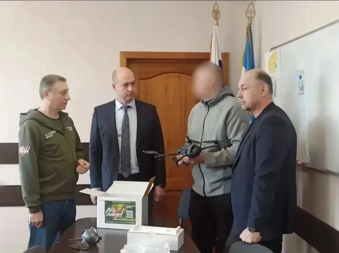 Максим Ульчев передал квадрокоптер и тепловизор журналисту на СВО