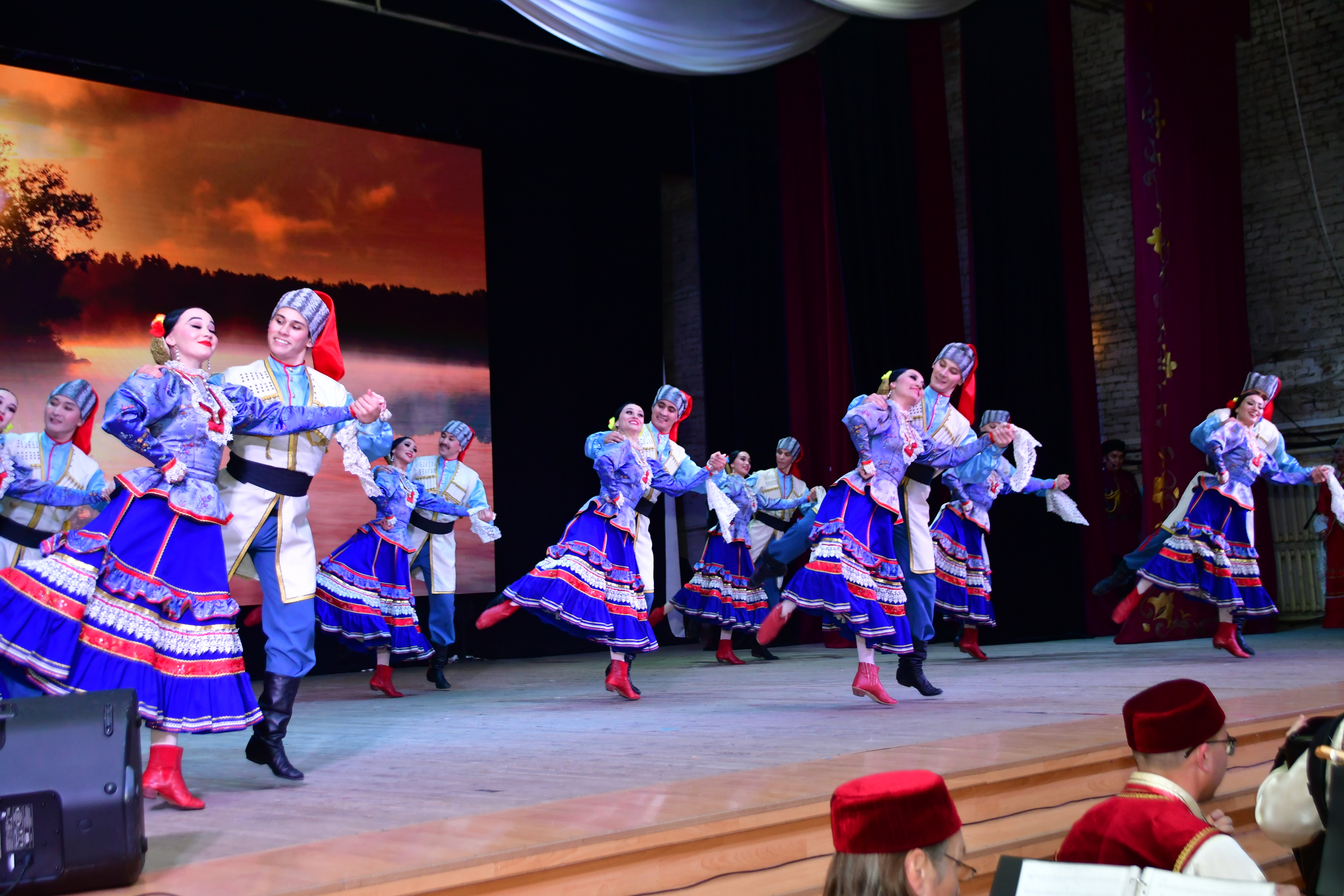 В Янауле прошел концерт одного из ведущих творческих коллективов России