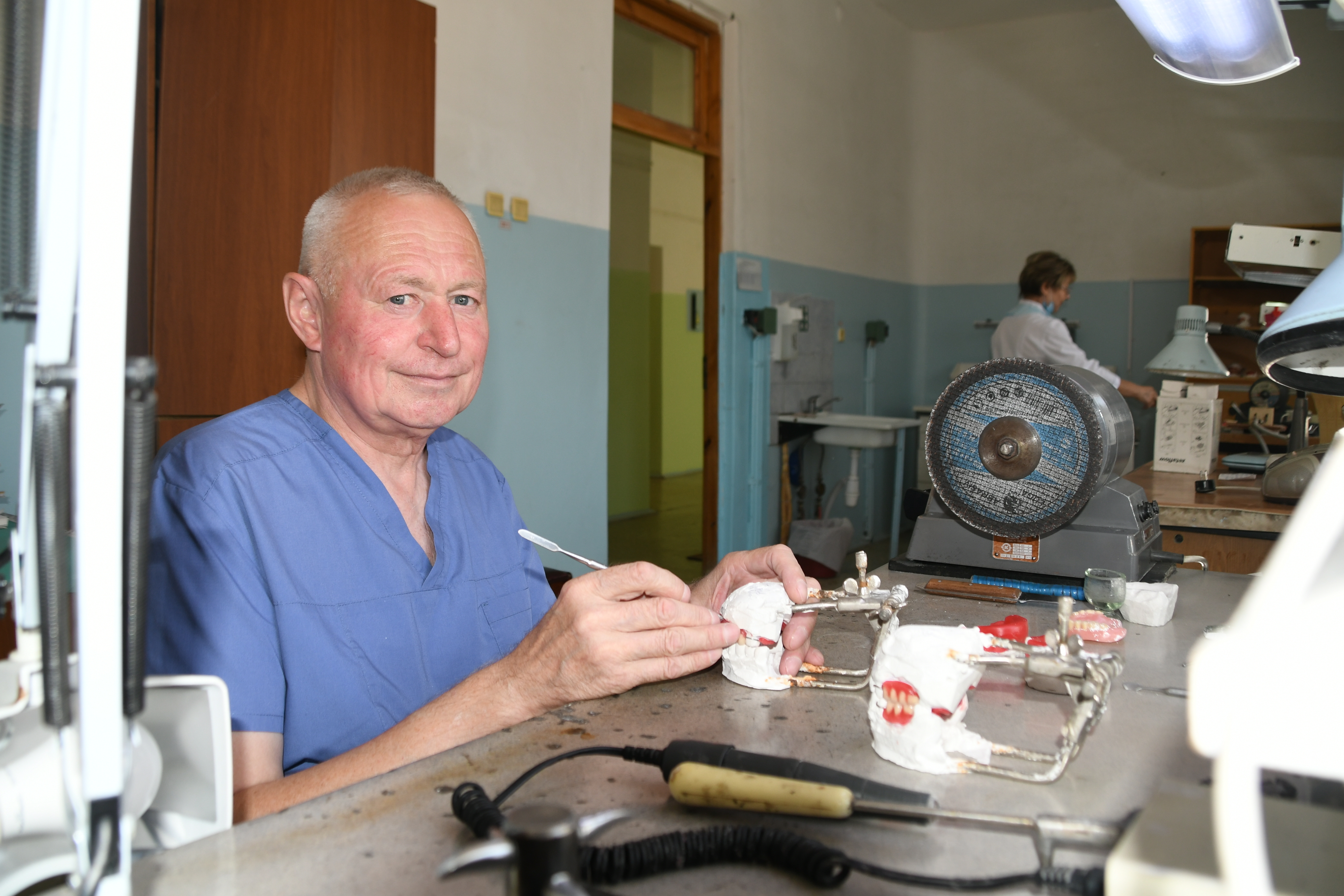 Зубной техник Альберт Гилязев из Янаула 38 лет преданно служит профессии