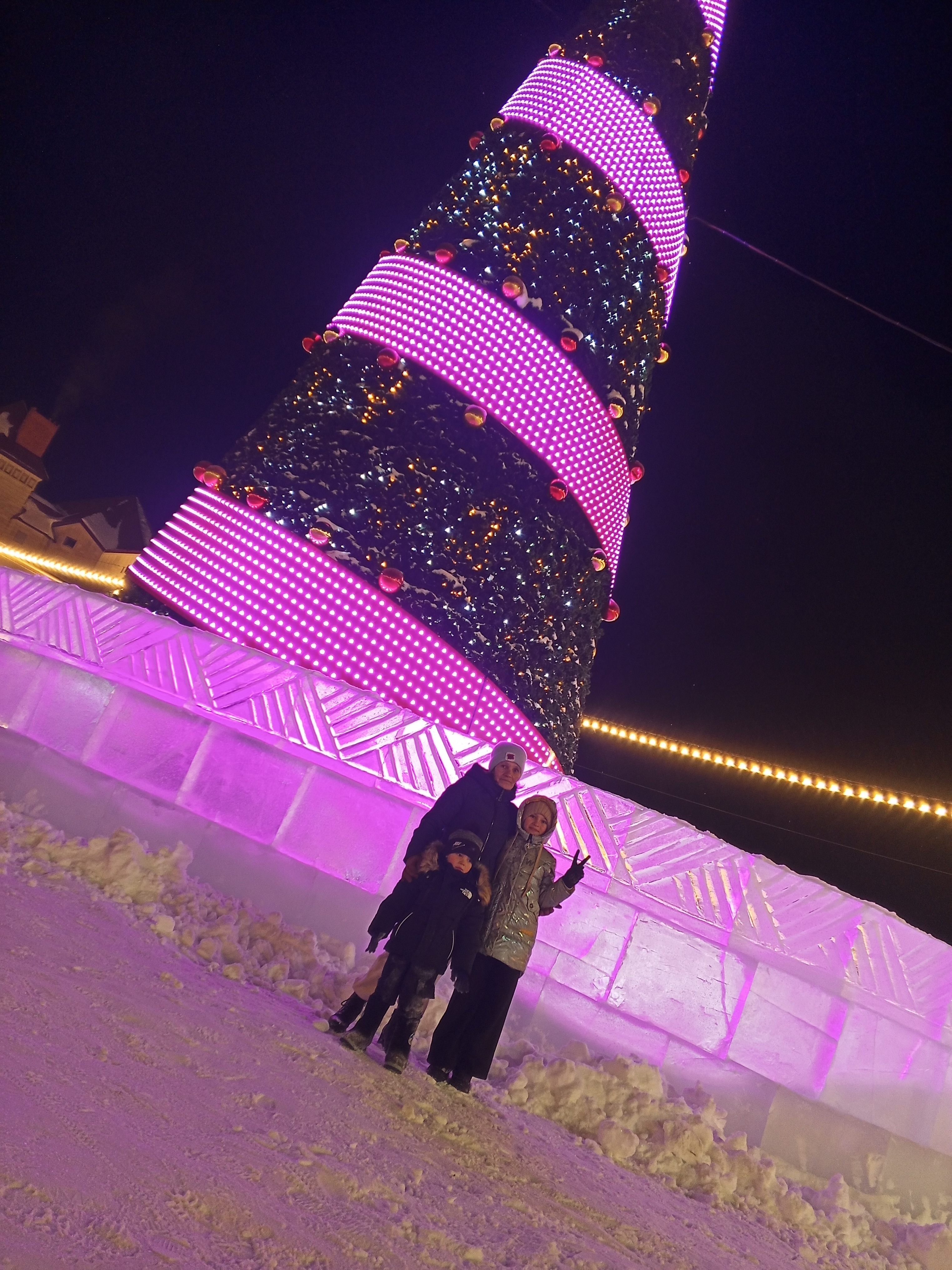 С гордостью рассказываем всем, какая наша мама лучшая в мире