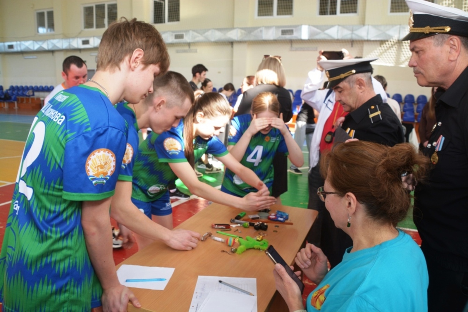 Ильдар Шарипов campusufa.ru Команда гимназии им. Муксинова демонстрирует свои способности в испытании «память разведчика»