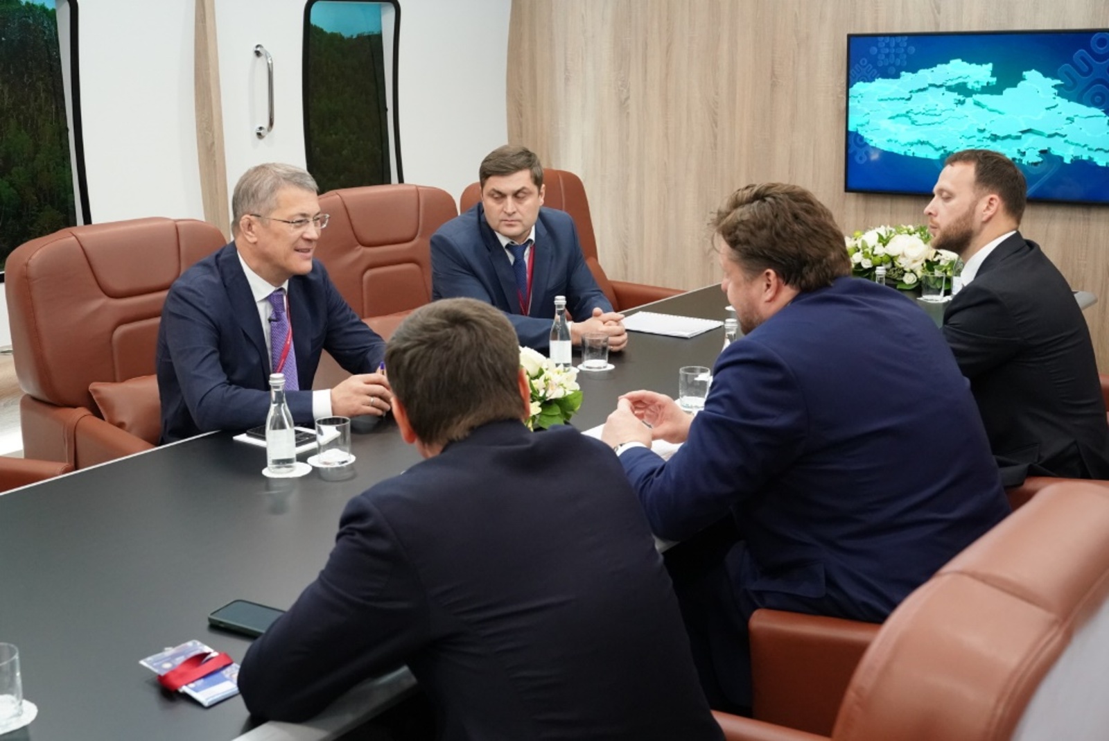 Радий Хабиров провел встречу с руководителем АО «Росагролизинг» Павлом Косовым