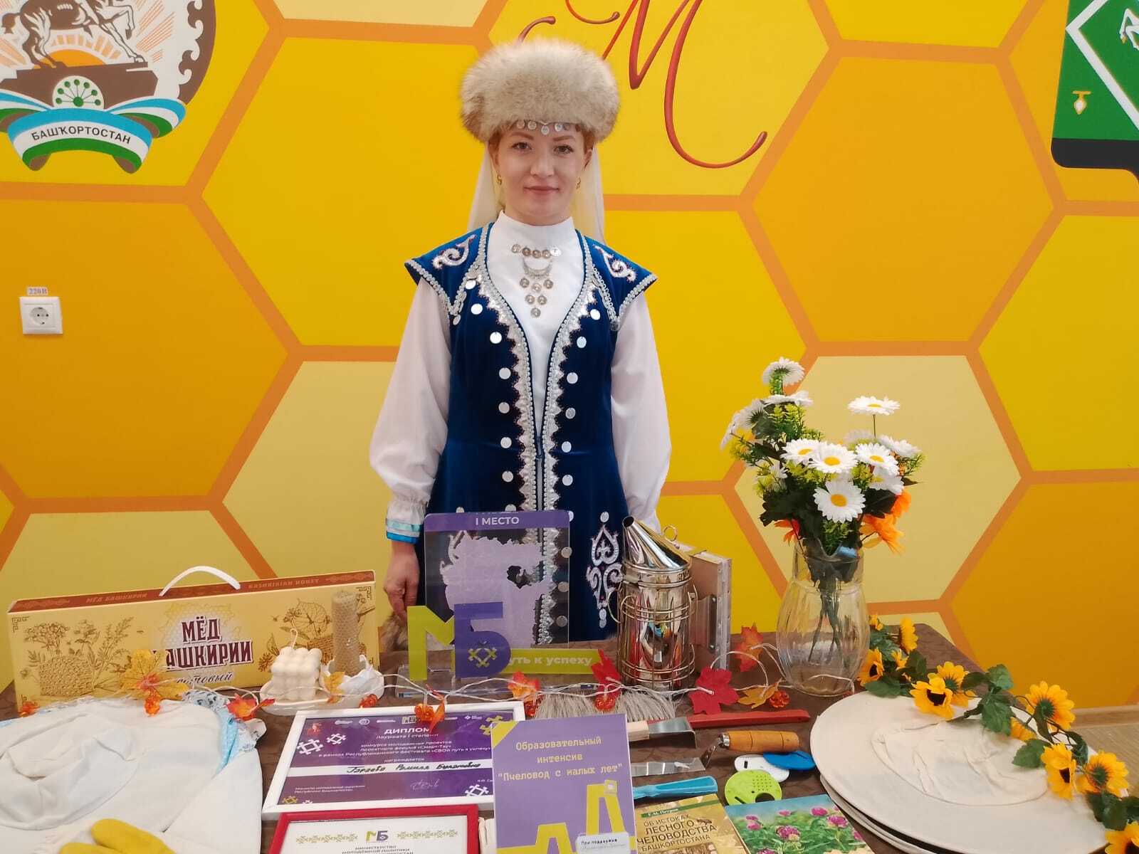 Наша мама лучше всех, она красавица и активистка