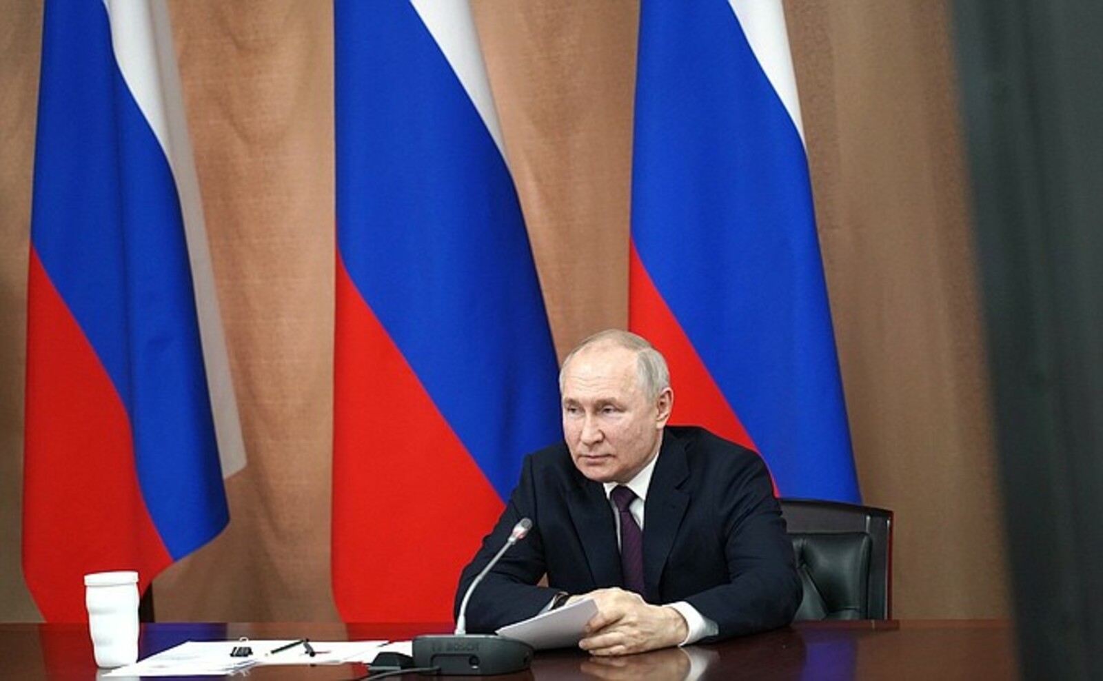 Владимир Путин примет участие  саммите ЕЭС
