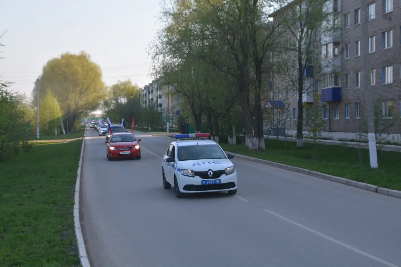 Традиционный автопробег в Янауле в канун Дня Победы по улице Некрасова