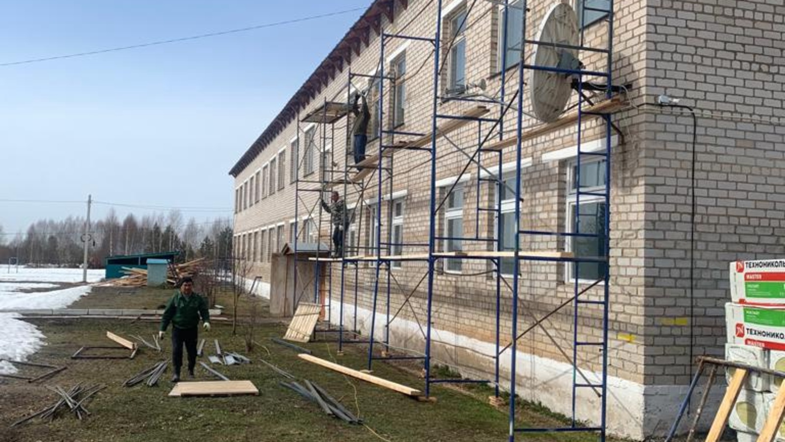 В Нуримановском районе ремонтируют школу
