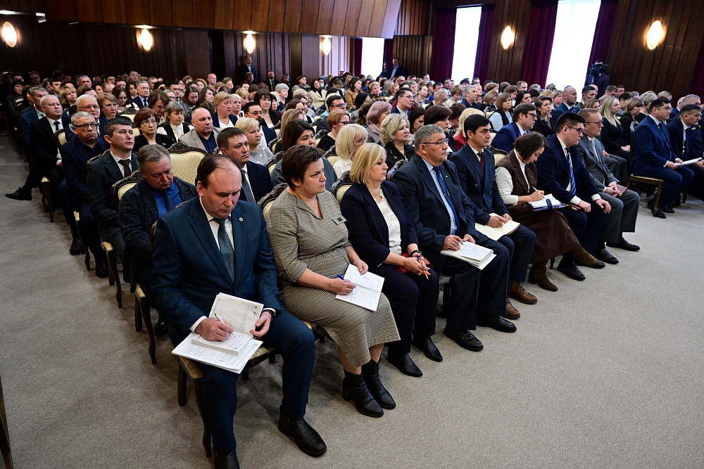 glavarb.ru Радий Хабиров провел встречу с директорами школ Башкирии