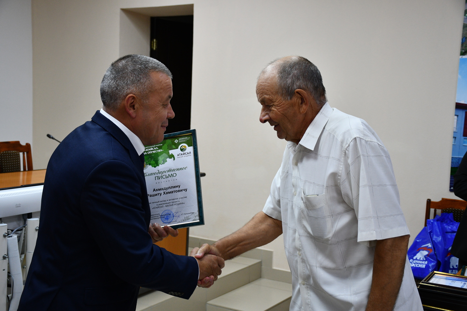 В Янауле наградили земляков-меценатов