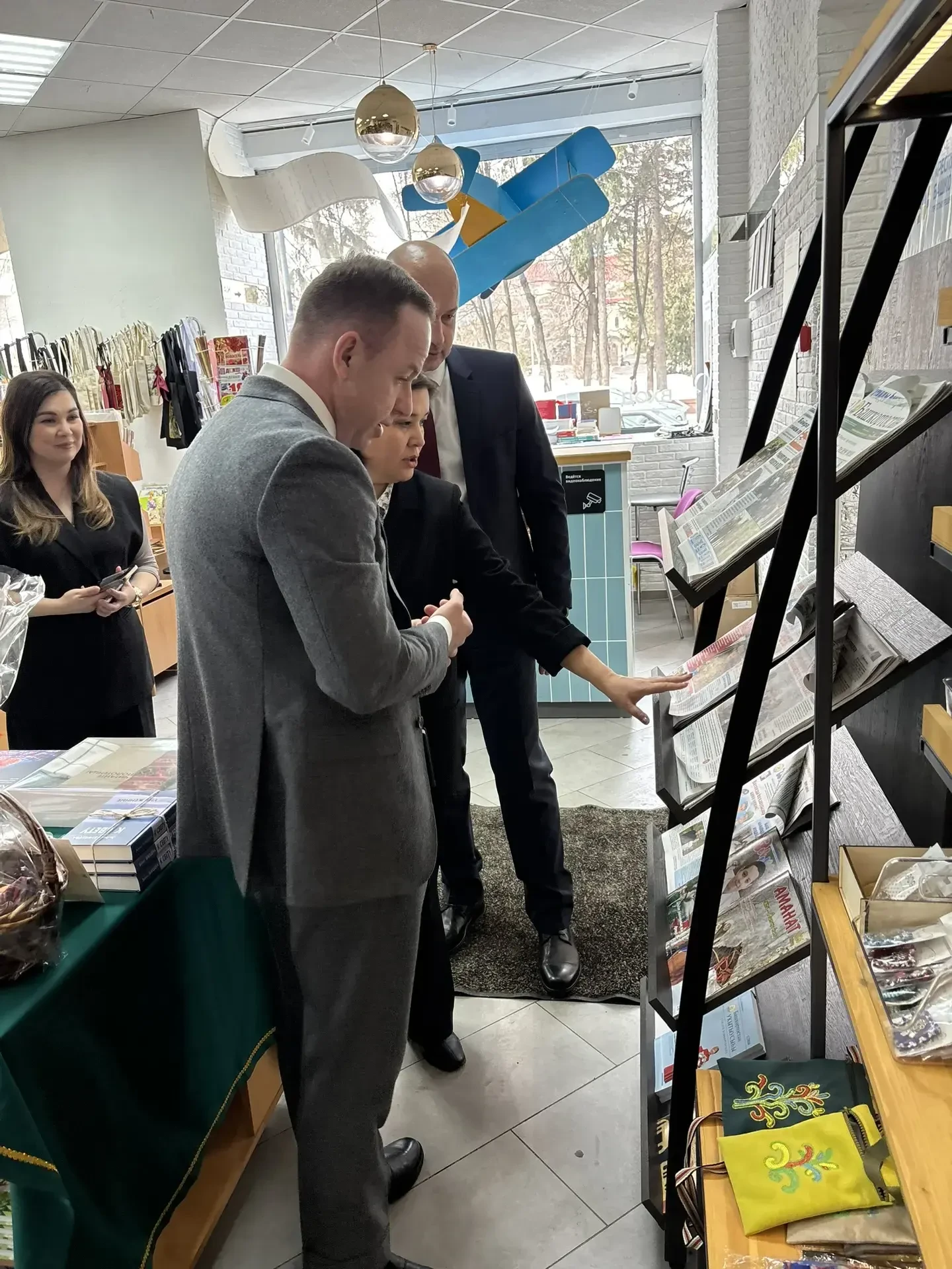 Зампредседателя Правительства Челябинской области посетил магазин "Китап"