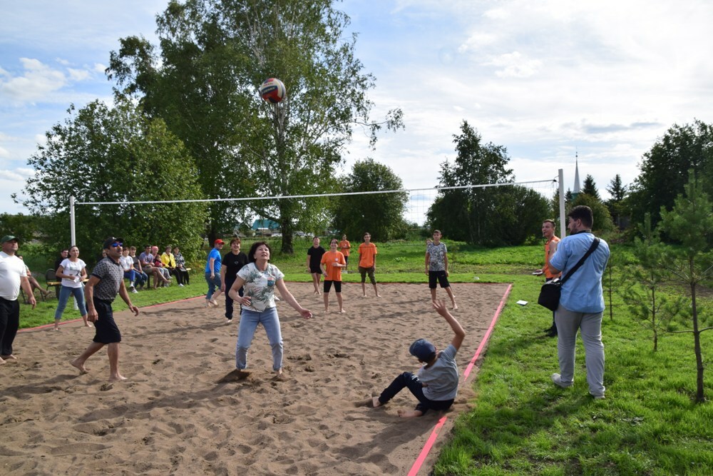 В Байгузино открыли площадку для пляжного волейбола