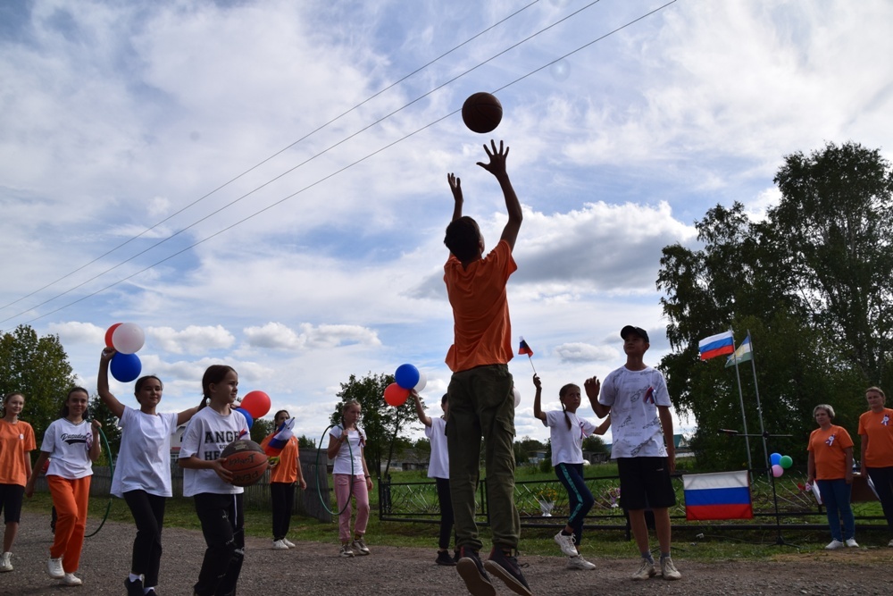 В Байгузино открыли площадку для пляжного волейбола