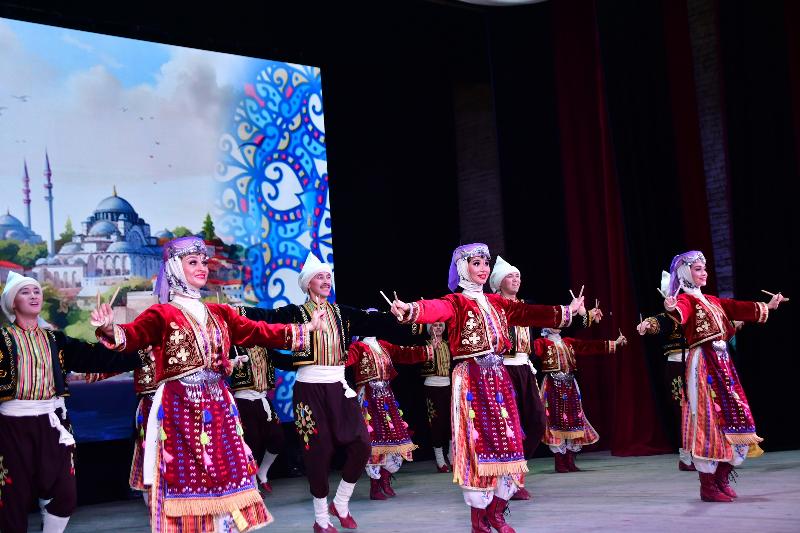 В Янауле прошел концерт одного из ведущих творческих коллективов России