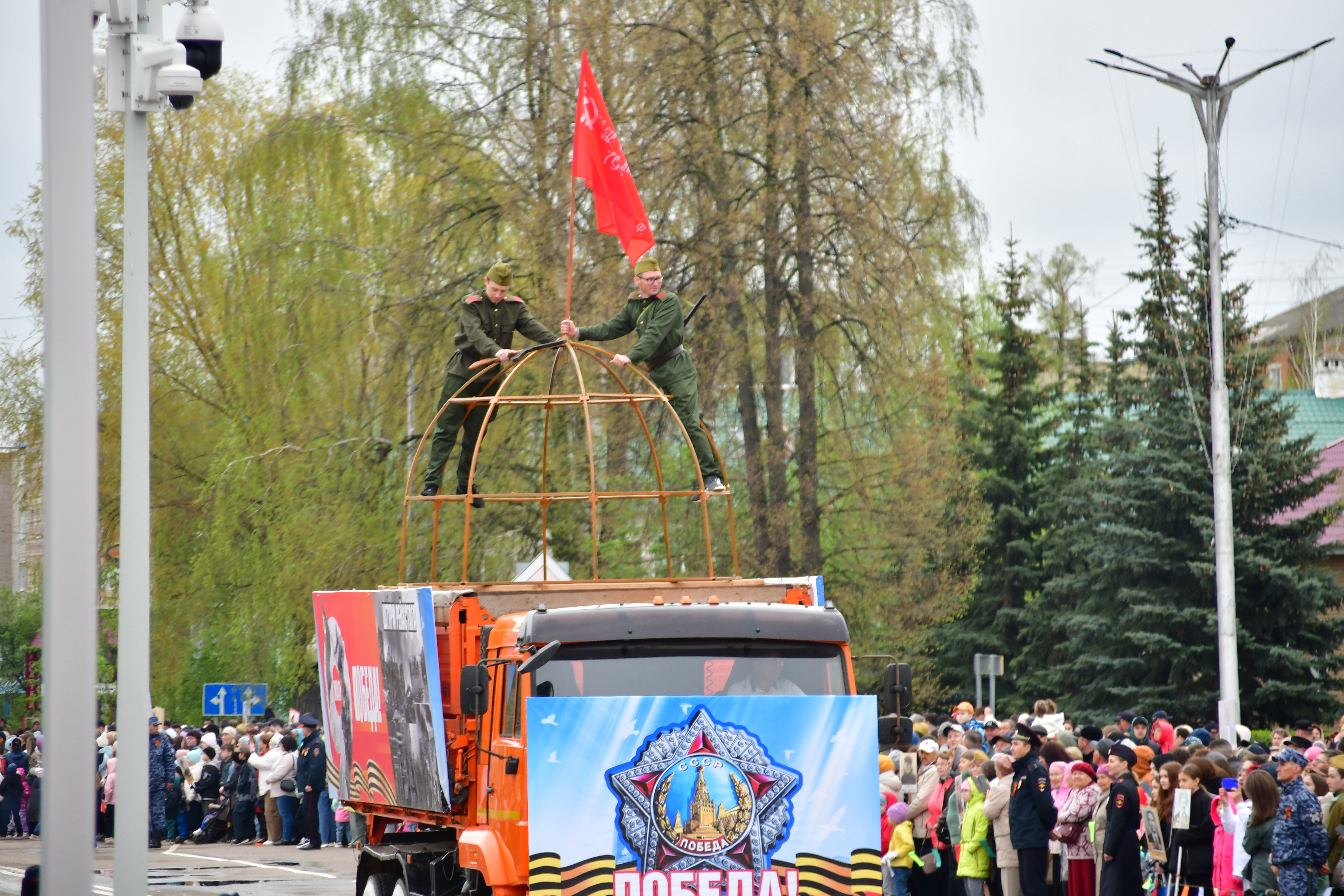 В Янауле празднуют 80-летие Великой Победы