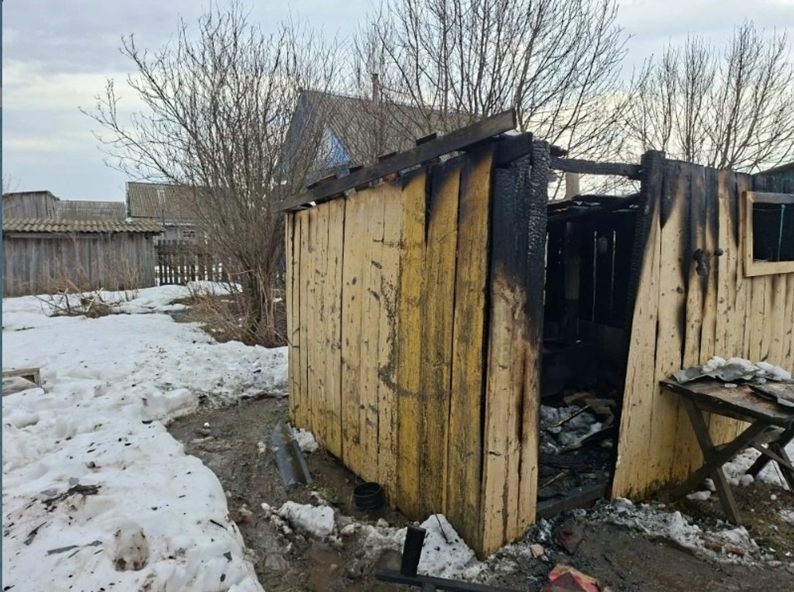 В Андреевке в Янаульском районе в домохозяйстве загорелась летняя кухня