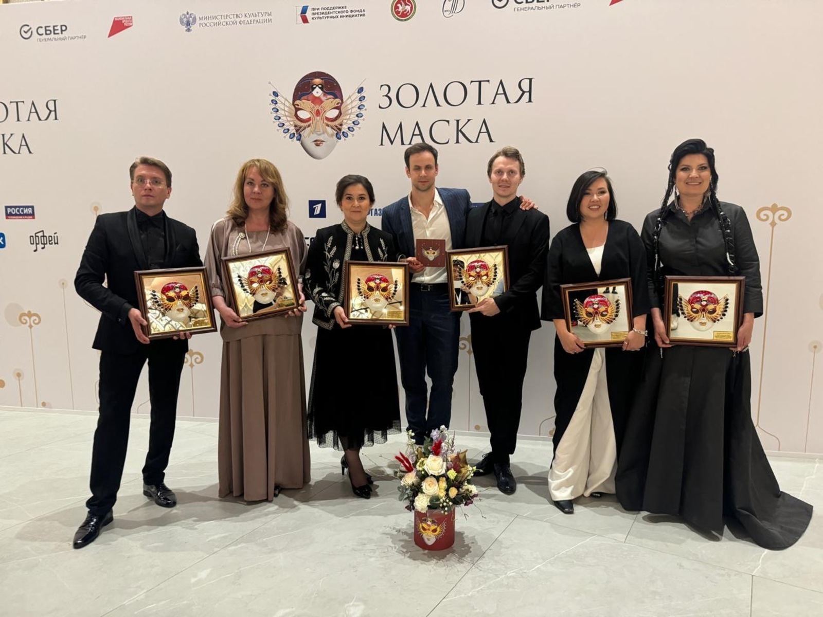 тг-канал Радия Хабирова  Радий Хабиров поздравил обладателей «Золотой маски» с успехом