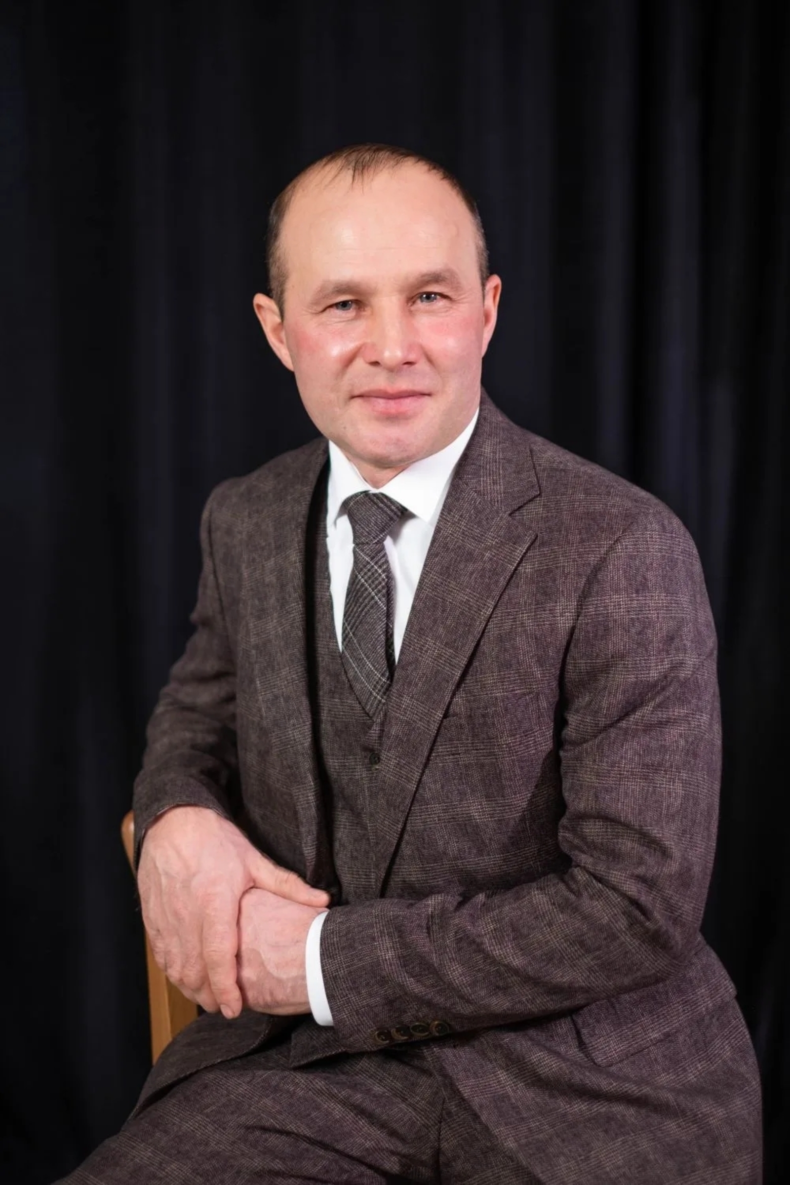 С песней по жизни. И на коне...