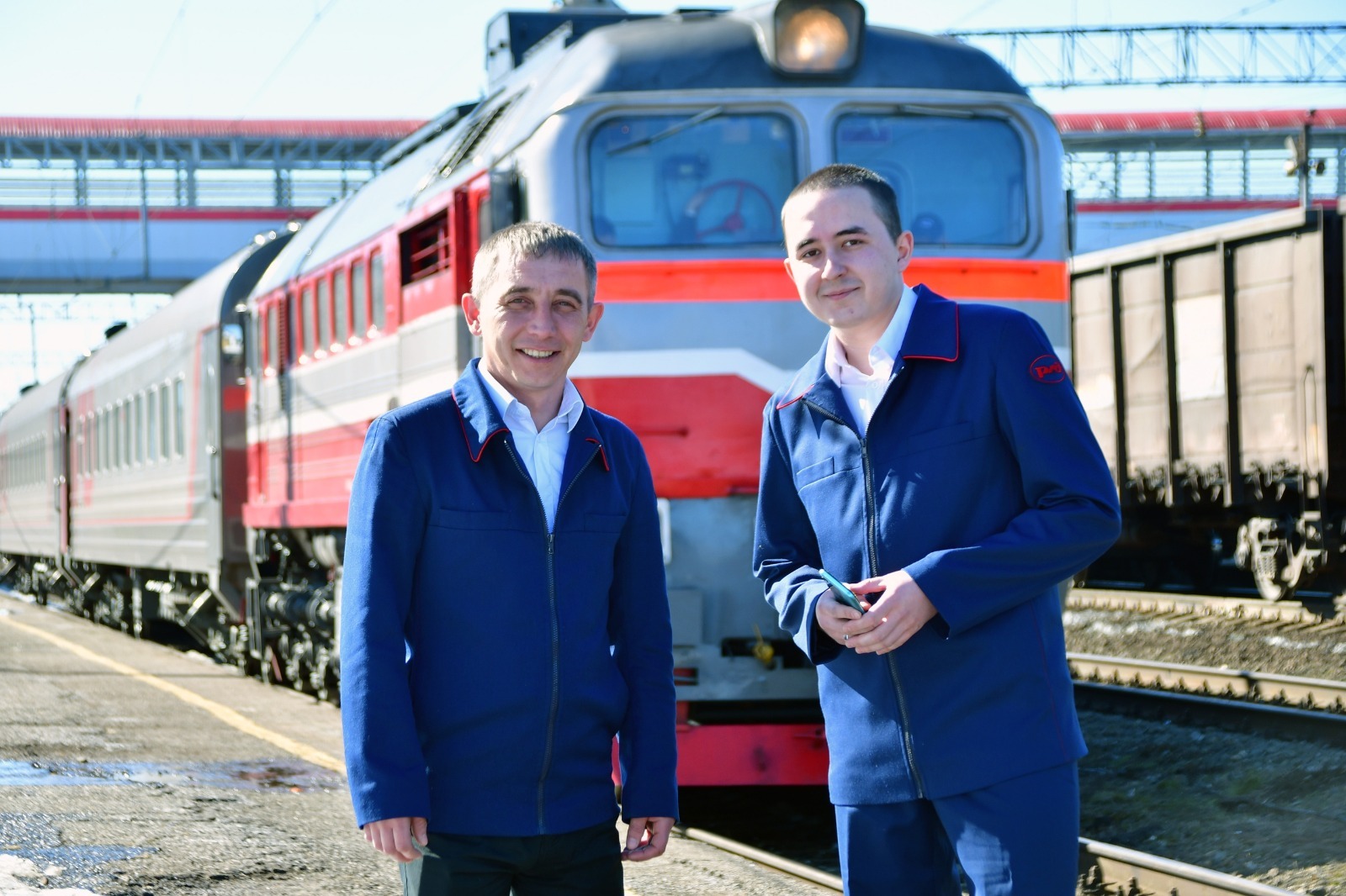 Рустам Сангов   Машинист Филюс Вазитдинов и помощник машиниста Антон Головезников