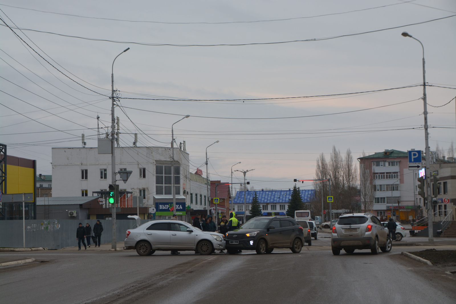 На перекрестке улиц Ленина и Худайбердина в Янауле сегодня утром произошло ДТП