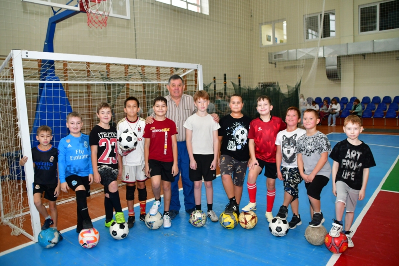 Рустам Сангов  Илдус Загриев со своими юными футболистами (Янаул)