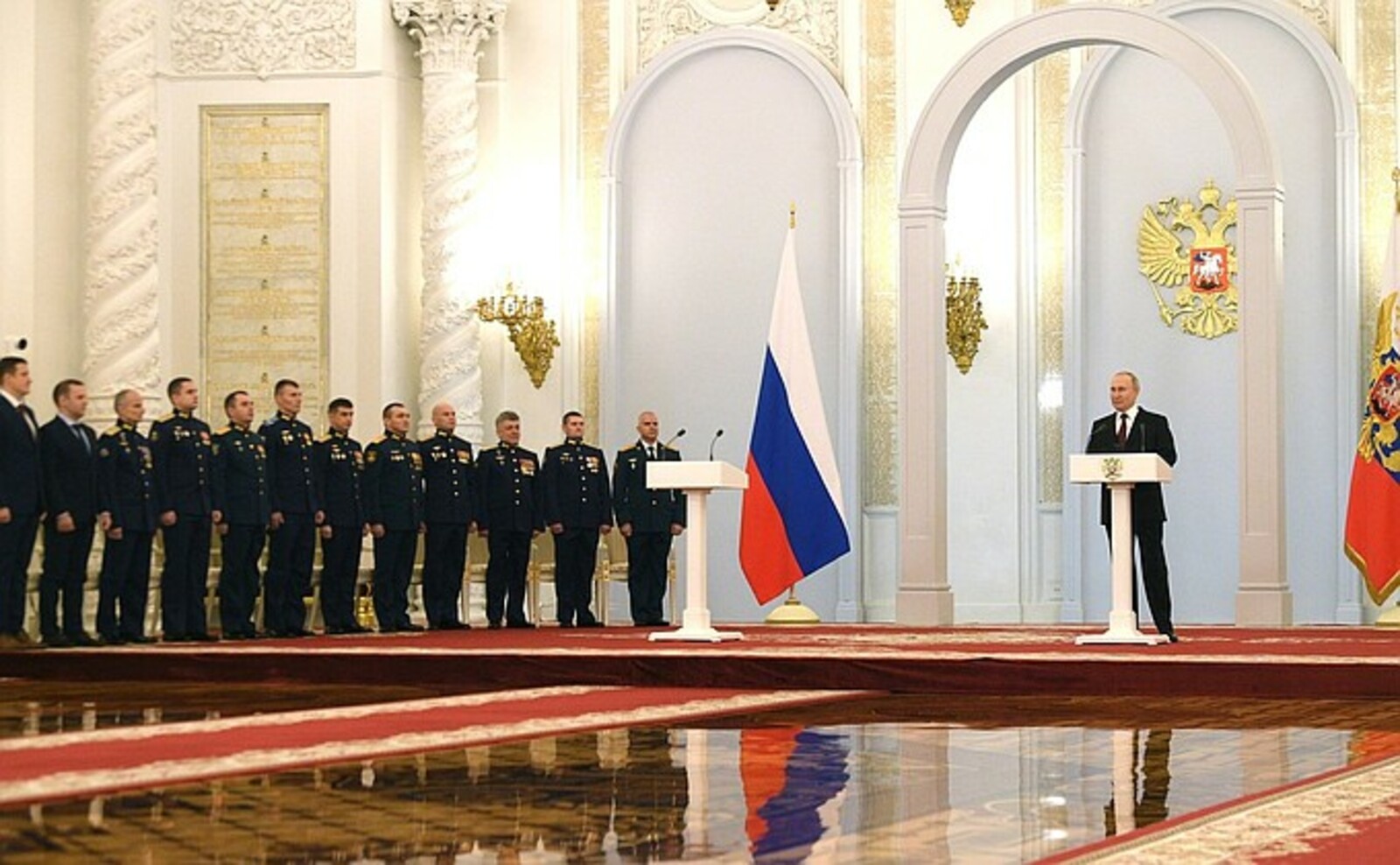 Владимир Путин вручил медали «Золотая Звезда» Героям России