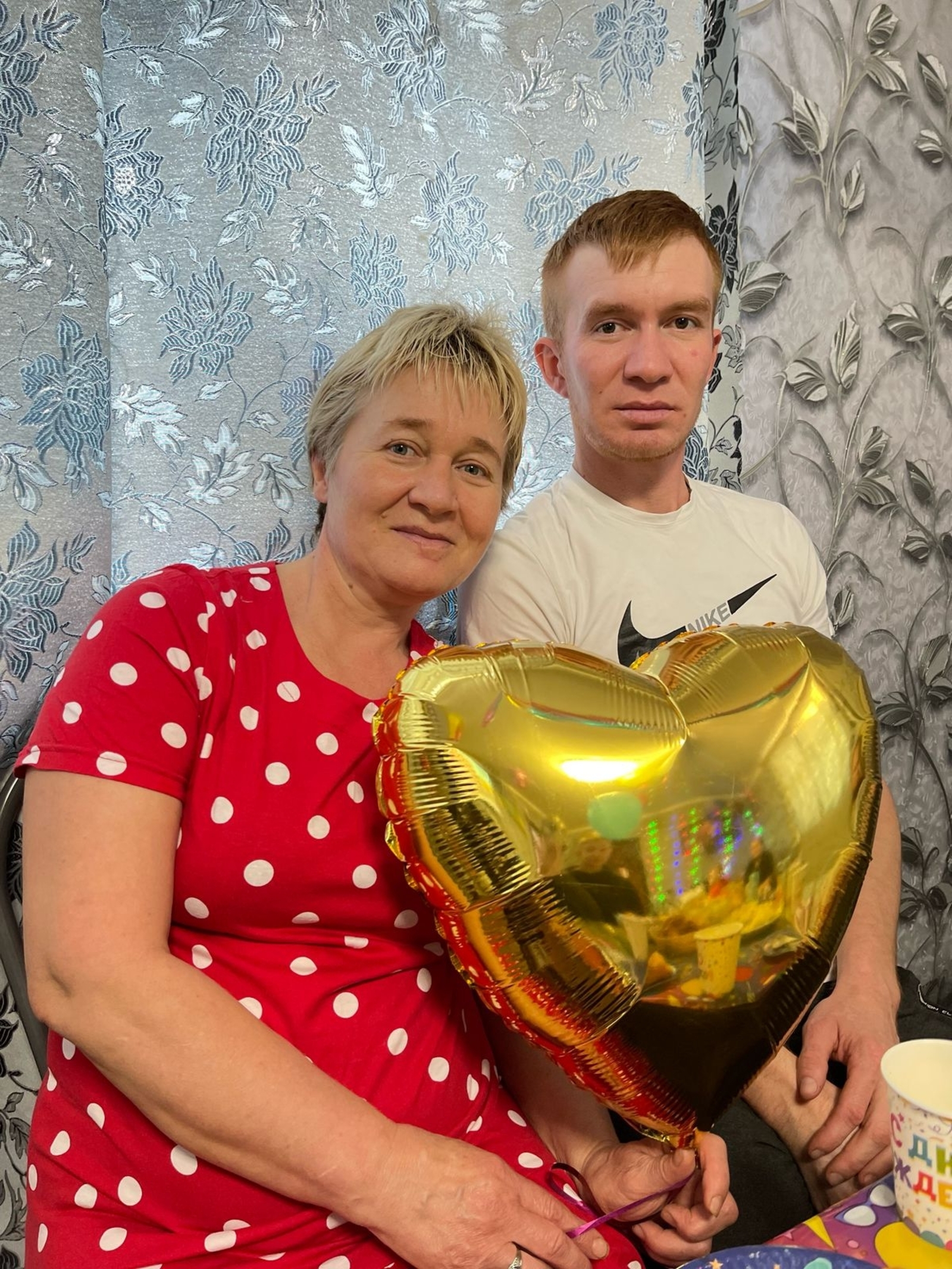 С Днем матери поздравляют благодарные дети