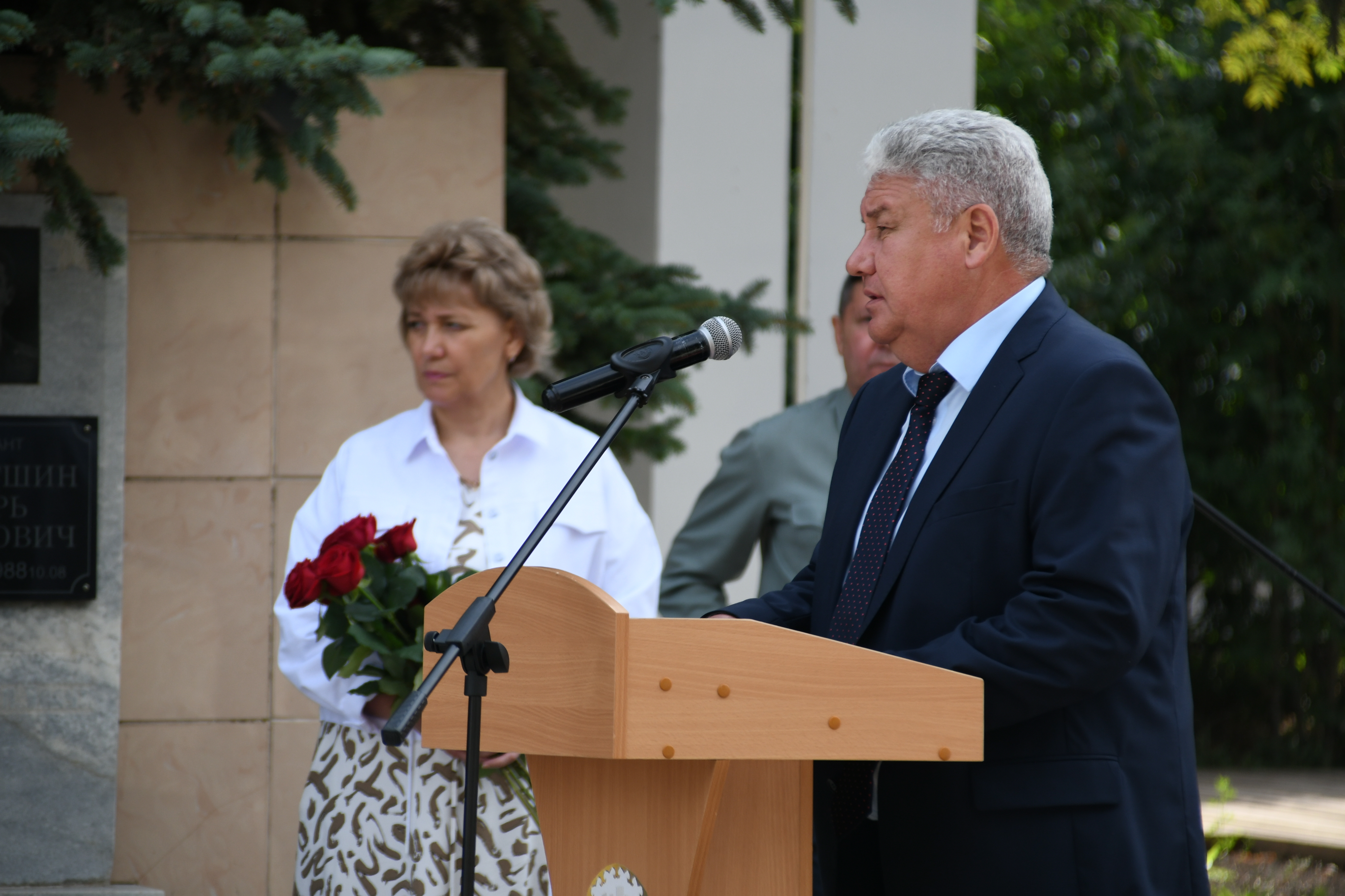 В Янауле состоялось торжественное открытие бюста Героя России Игоря Насибуллина
