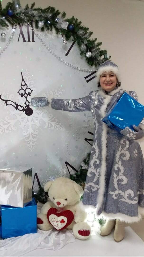 Любящая жена, заботливая мама, а также профессиональный инструктор по йоге