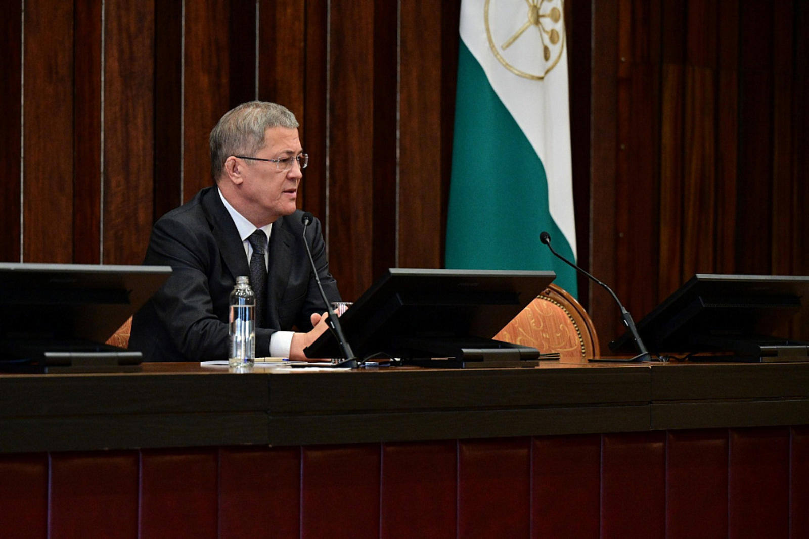 glavarb.ru Радий Хабиров провел встречу с директорами школ Башкирии