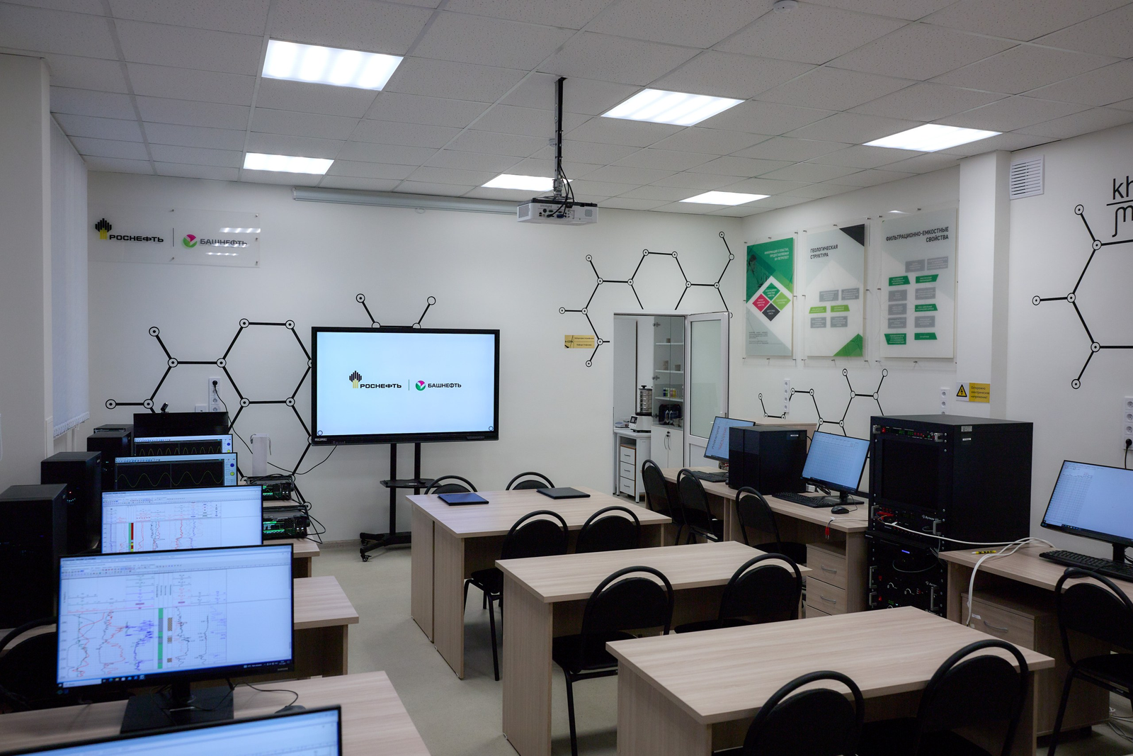 Уфимский нефтяной университет получил новую лабораторию от «Башнефти»