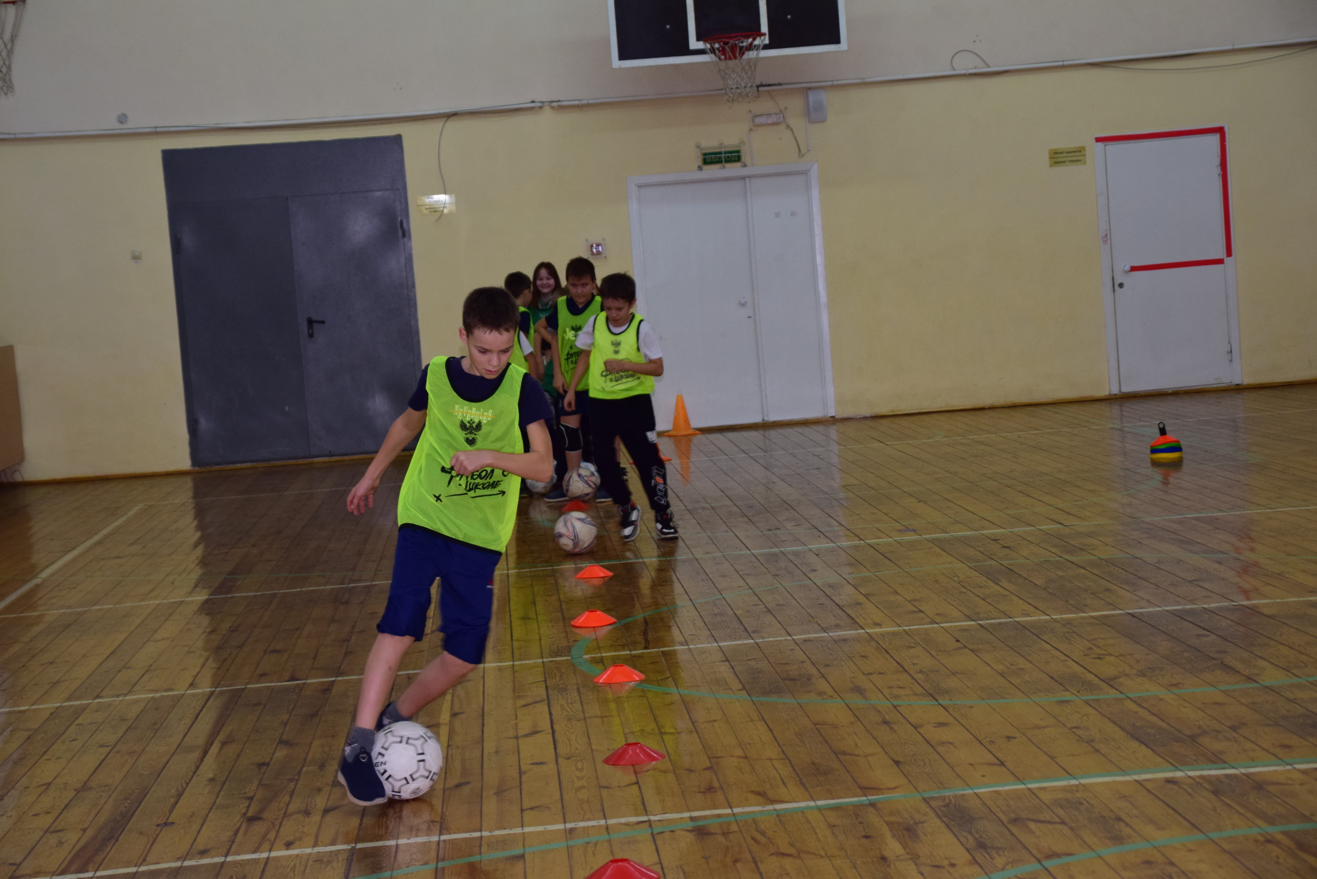 В янаульских школах идет реализация спортивного проекта "Футбол в школе"