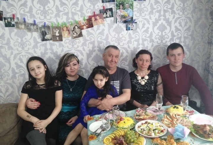 Твоя улыбка, мама, самая яркая и нежная, самая добрая и искренняя