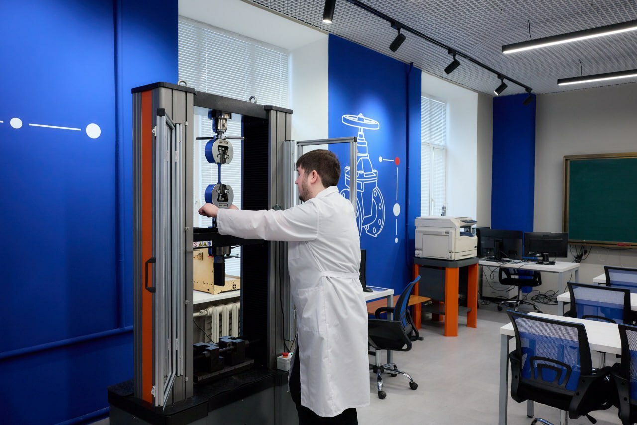 УГНТУ открыл современную лабораторию по металловедению