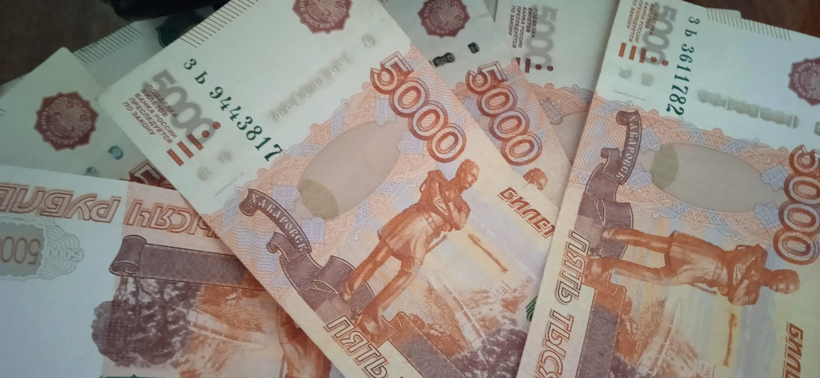 Как должна оплачиваться работа в первую декаду января