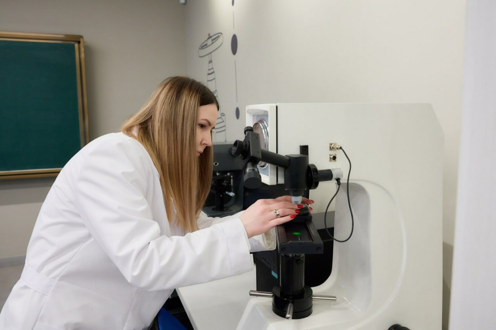 УГНТУ открыл современную лабораторию по металловедению