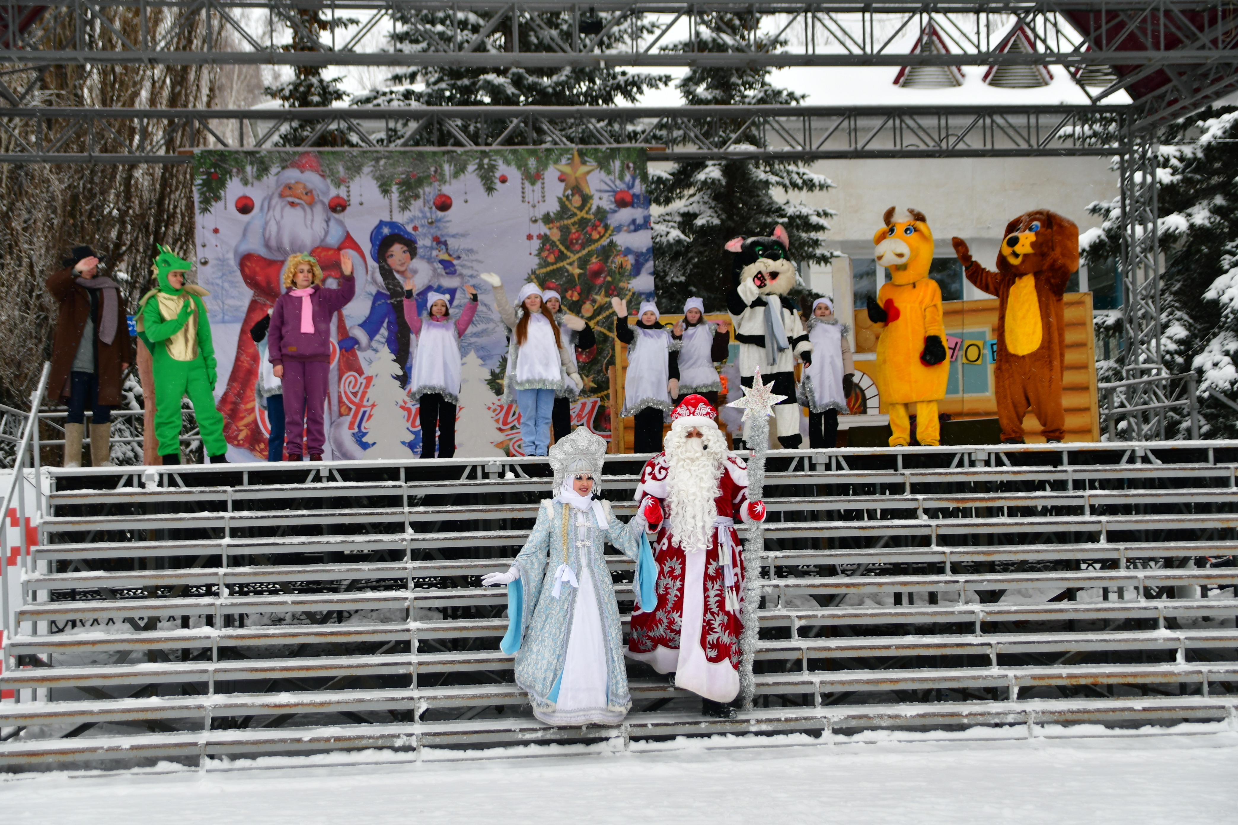 В Янауле состоялось праздничное представление «Новогодние каникулы в Простоквашино»