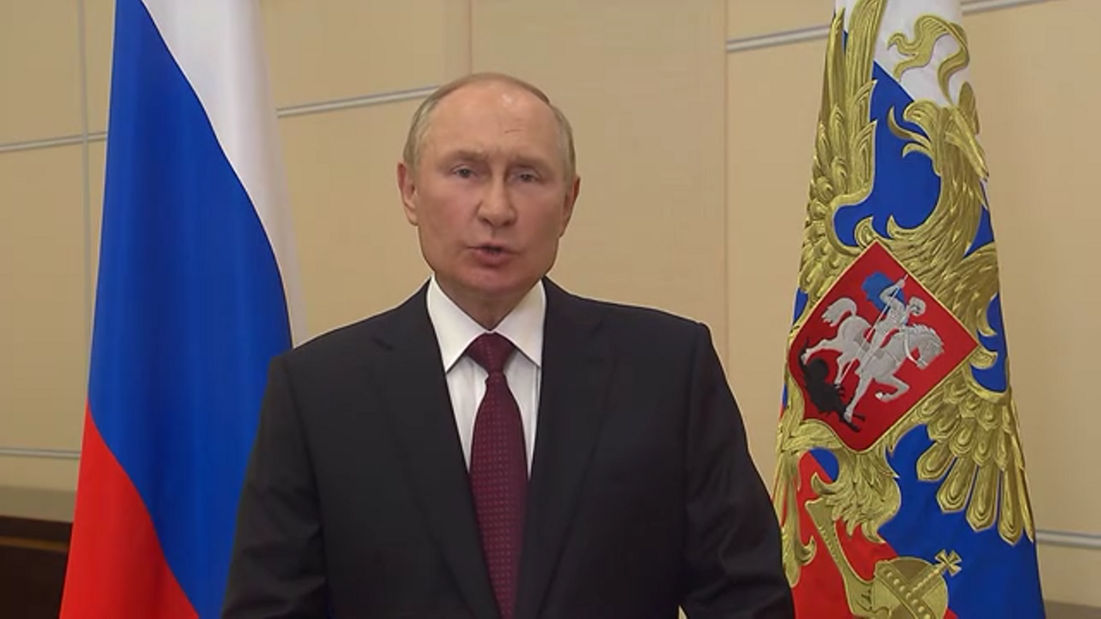 Владимир Путин поздравил россиян с Днём флага