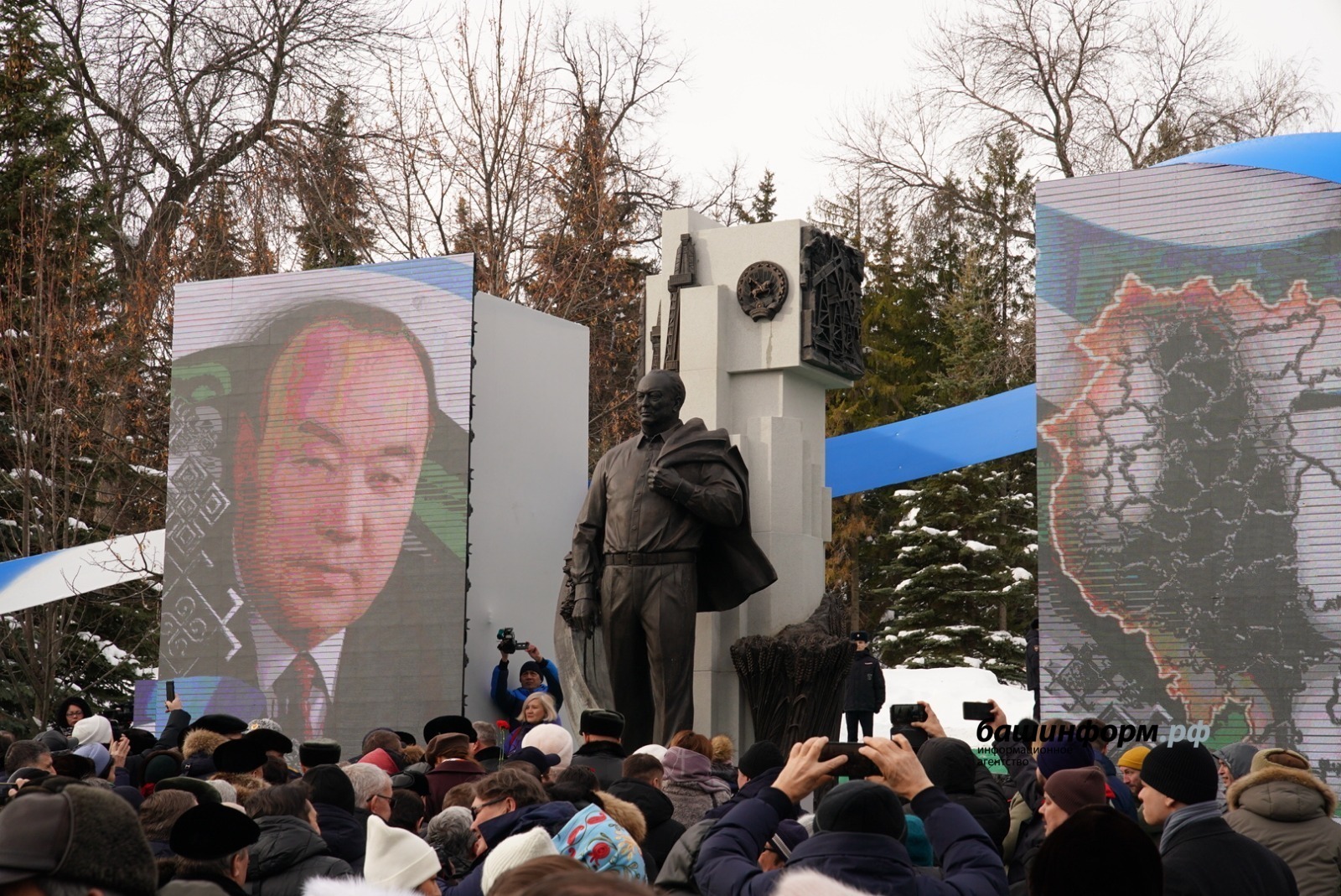 Первому президенту Башкирии Муртазе Рахимову  открыли памятник в Уфе