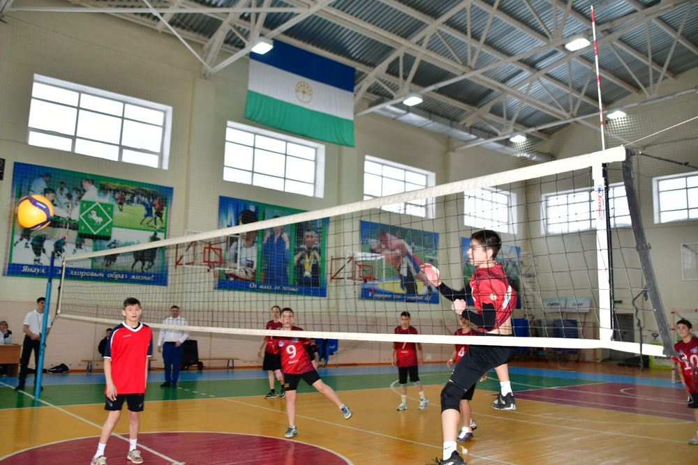 В Янауле проходит зональный этап Спартакиады школьников Башкирии по волейболу