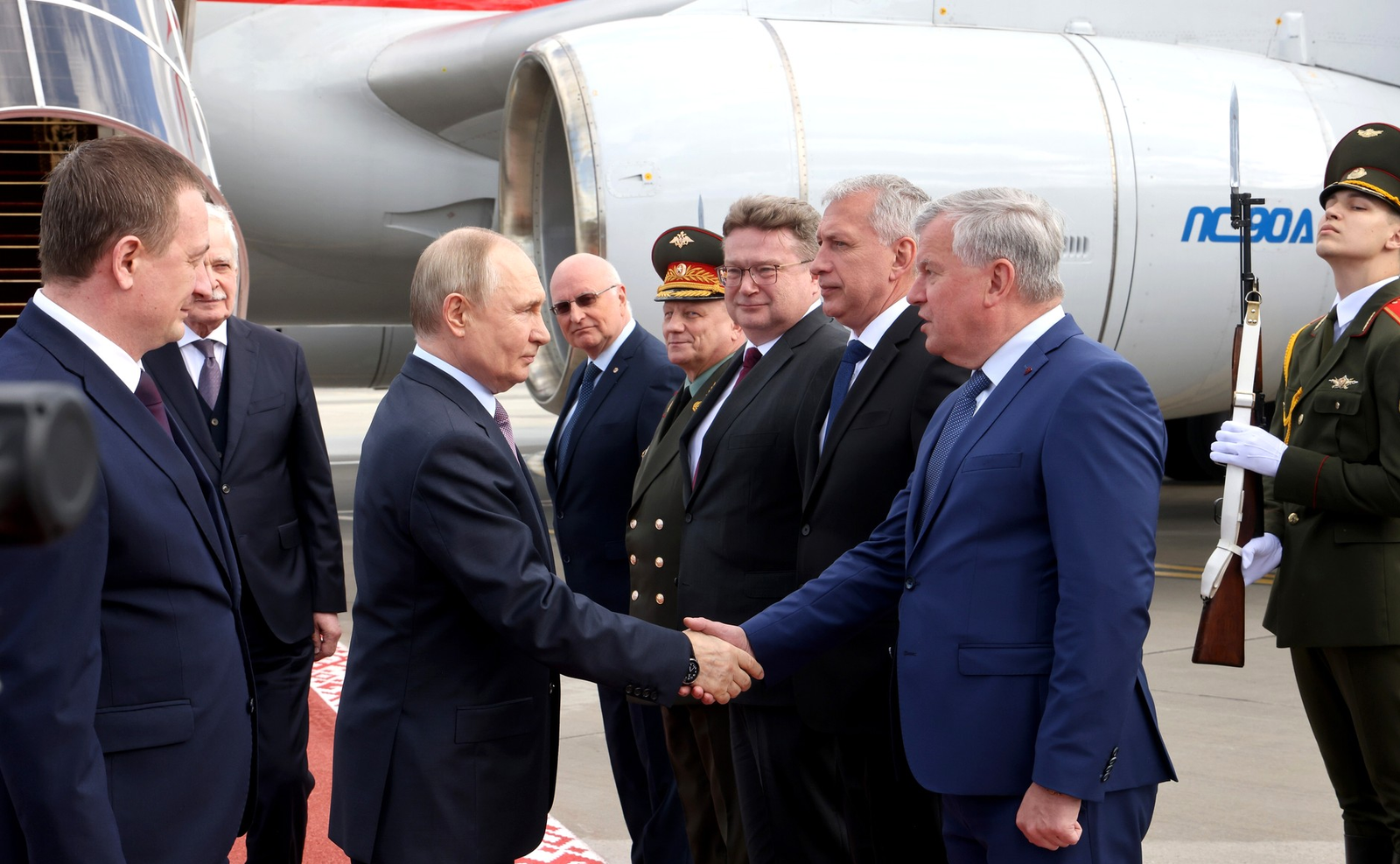 Путин прибыл в Минск для участия в саммите Евразийского экономического союза