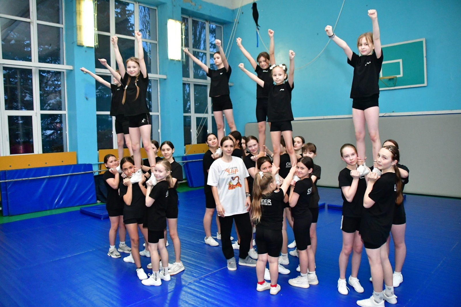 Рустам Сангов  Юные участницы проекта «На звёздной высоте!» (Янаул)