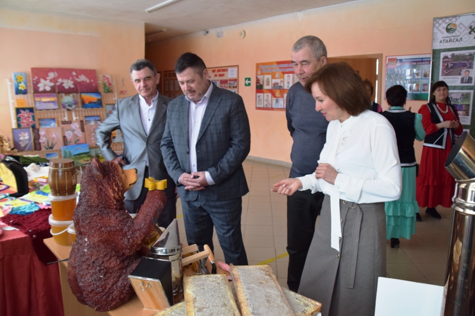 Открыли музей Амировых, обсудили перспективы «Трезвого села-2022». Как в Новом Артауле форум «Землячество» проходил