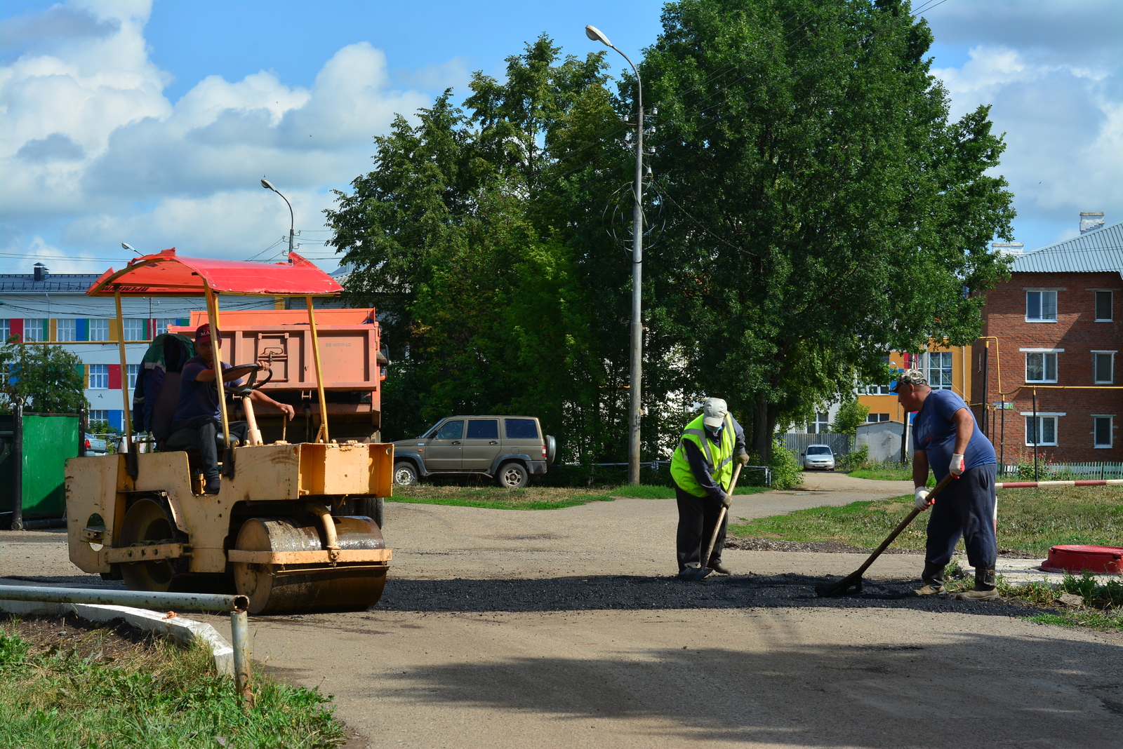 Радий Хабиров предложил правительству возобновить программу ремонта дорог «Родная улица»
