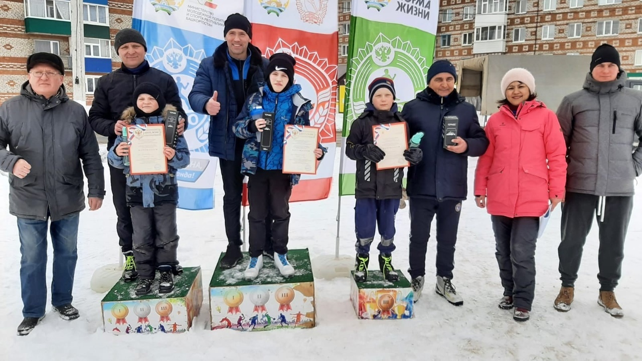 В Янауле прошли семейные соревнования «Вместе с папой на лыжню»