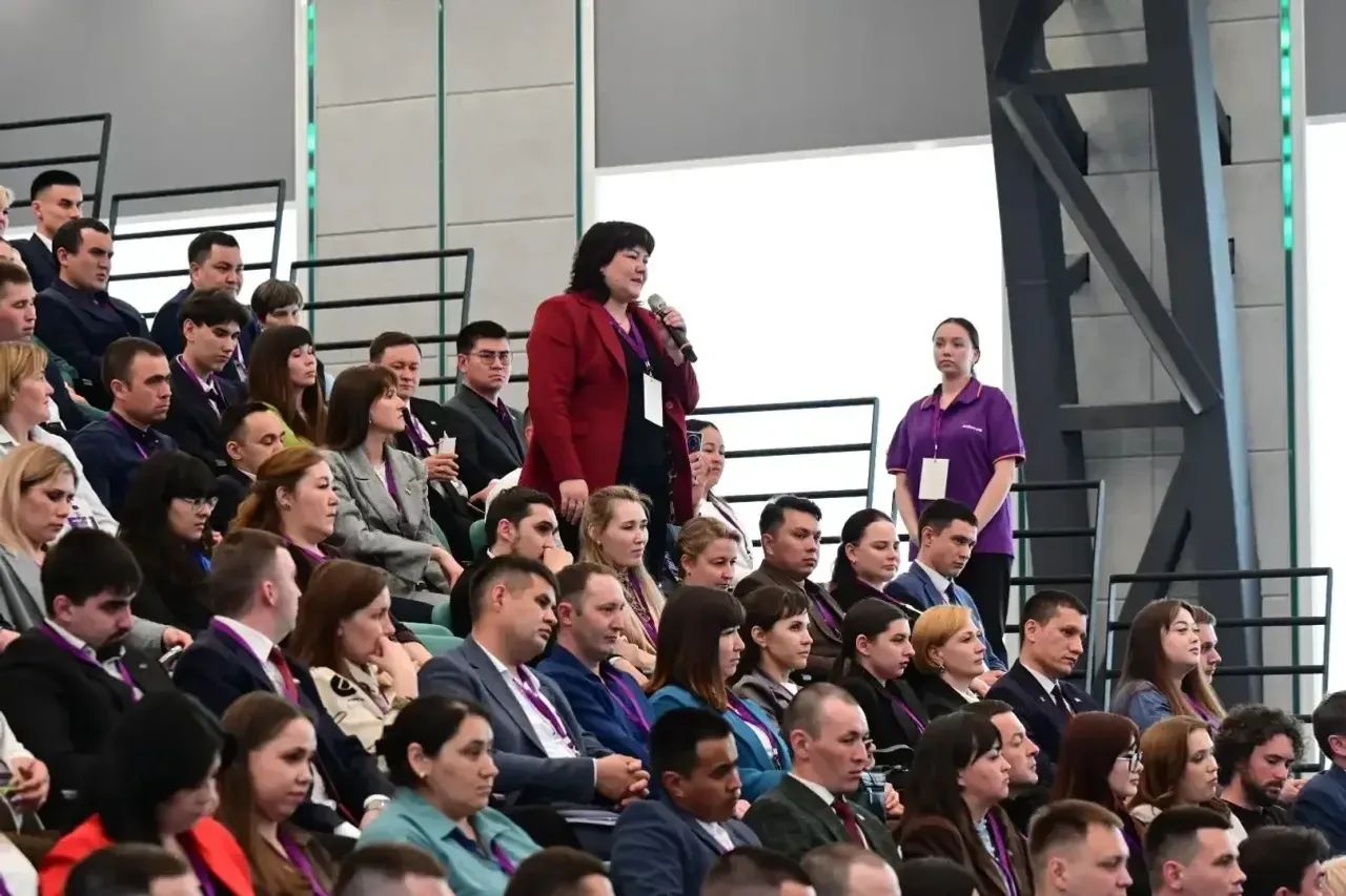 Глава Башкирии принял участие в Форуме молодых депутатов республики