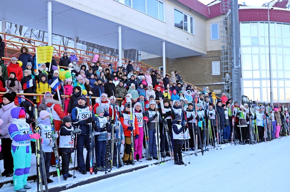 Команда Янаульского районного суда ударно выступила на лыжных стартах в честь столетнего юбилея Верховного суда Башкирии