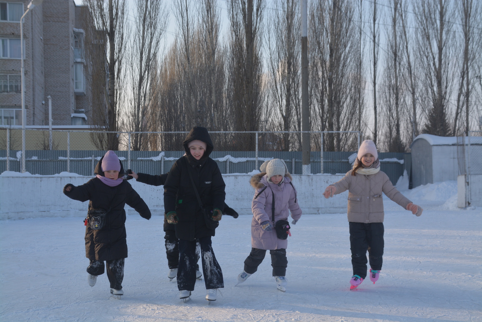 На катке в Янауле проходит акция «Волшебные коньки»