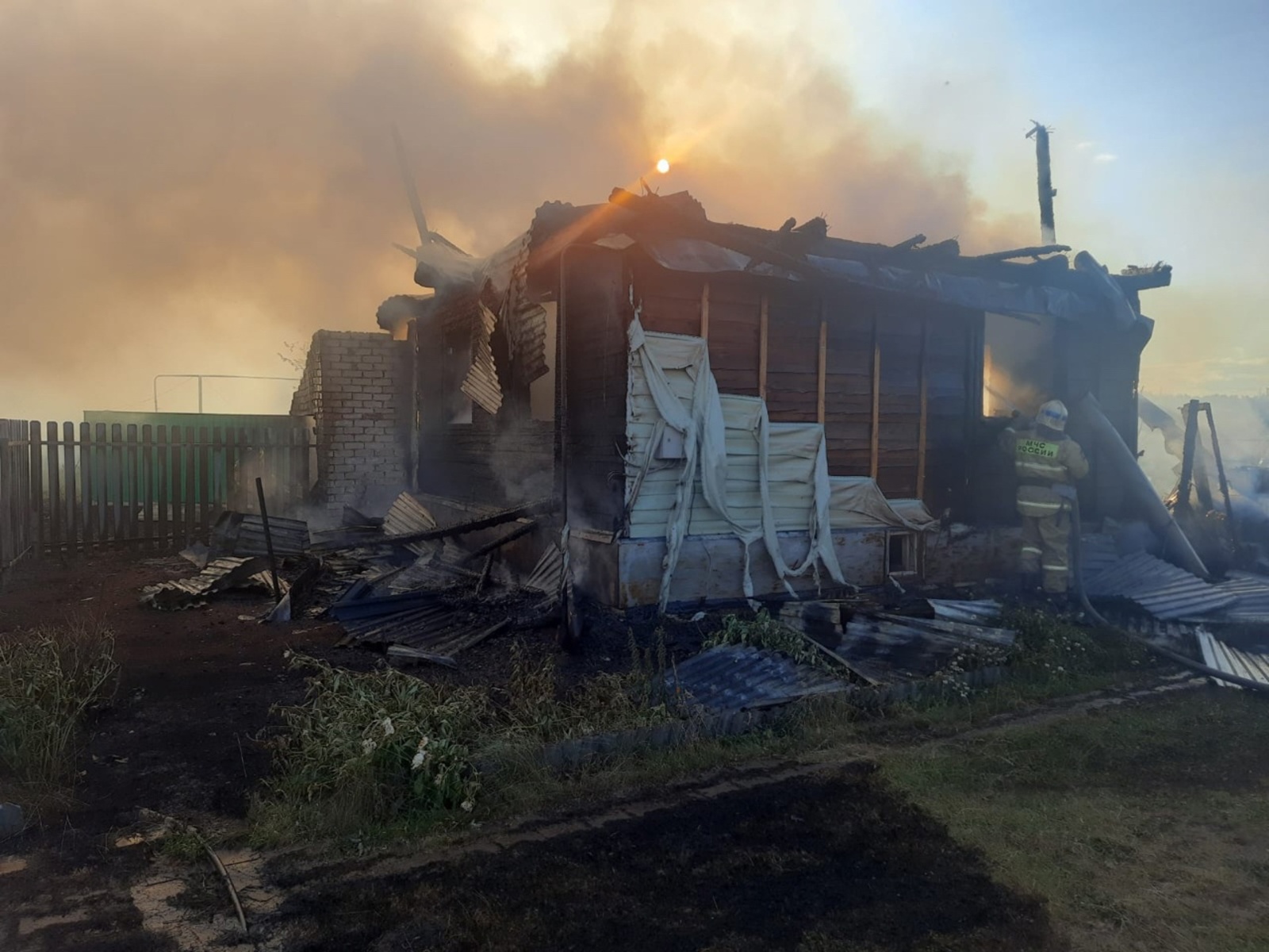 В Башкирии пожар полностью уничтожил домохозяйство пенсионера