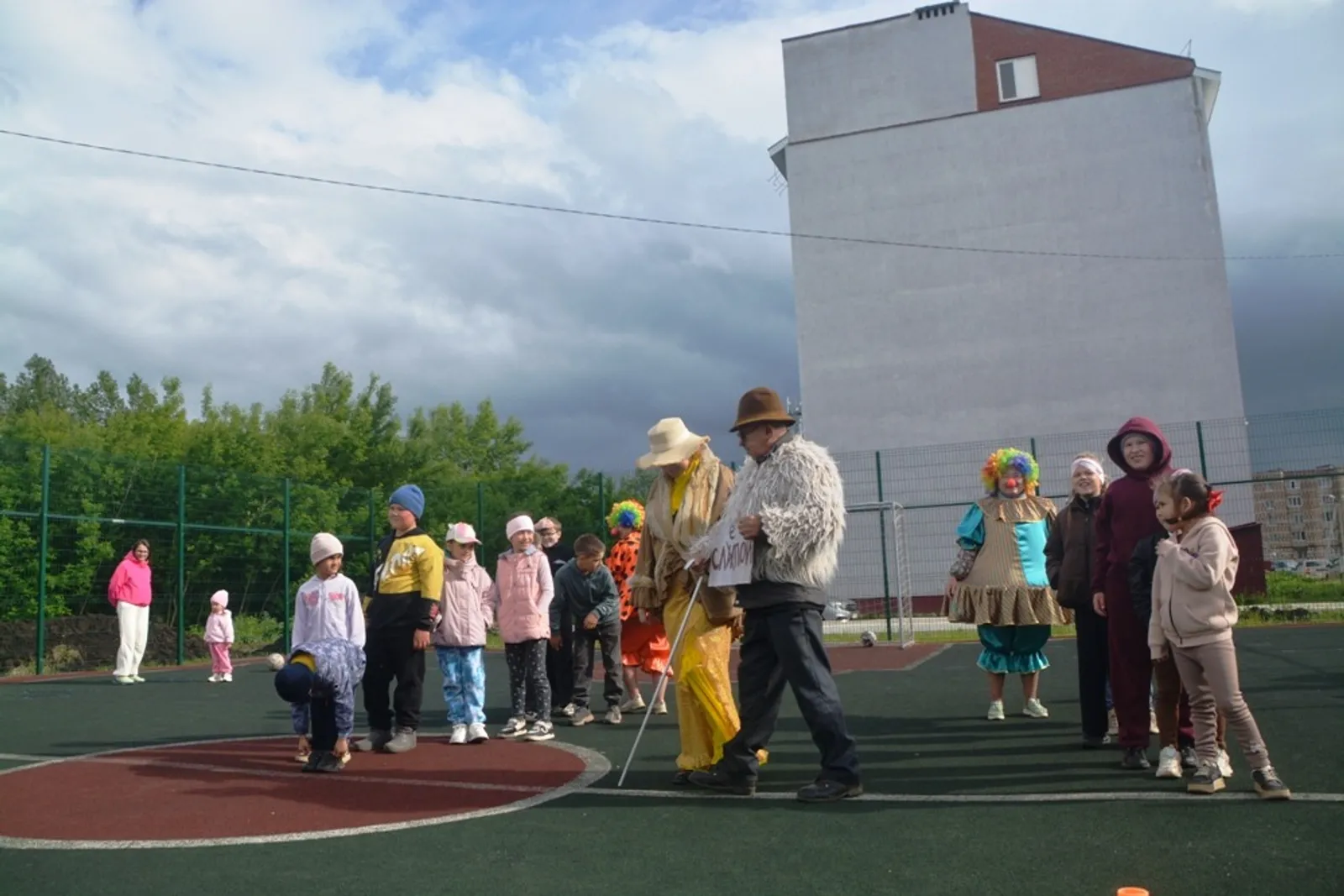 Ильдар Шарипов  В МКД по Победе, 101 (Янаул) отметили юбилейный День соседей