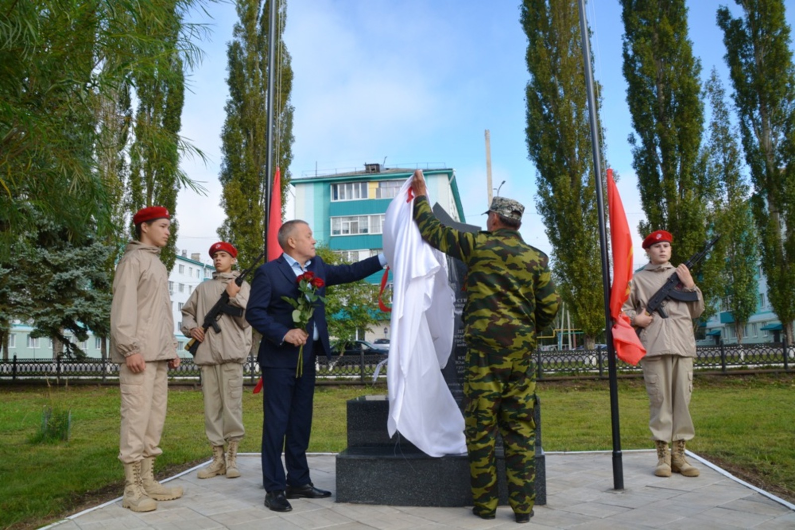 Ильдар Шарипов  В Янауле открыли памятник ветеранам ГСВГ