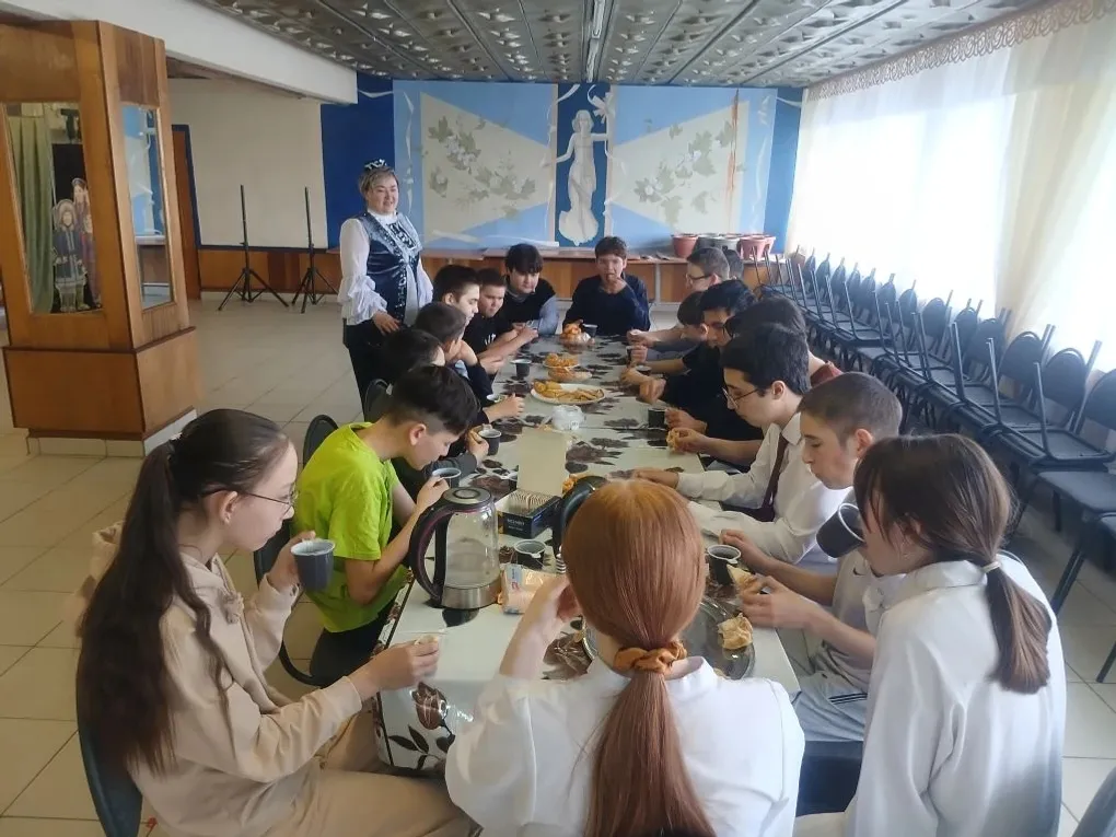 Пили чай с травами. Вприкуску с вак-балешем